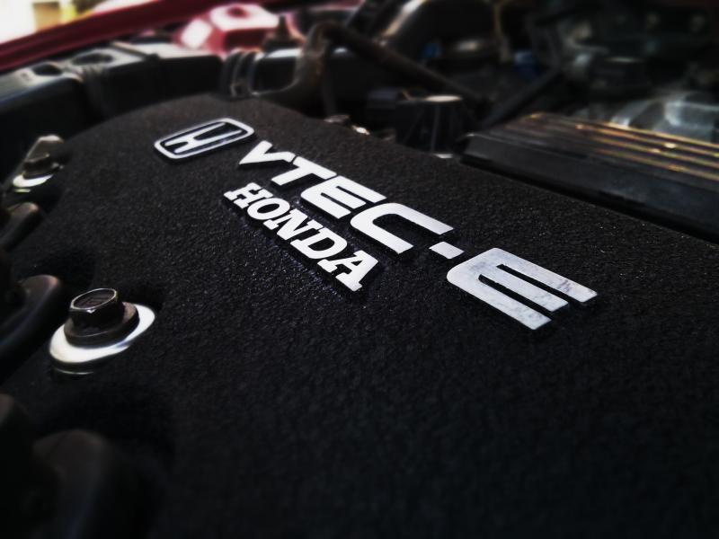 New VTEC-E valve cover refinished with wrinkle black paint, letters sanded down.