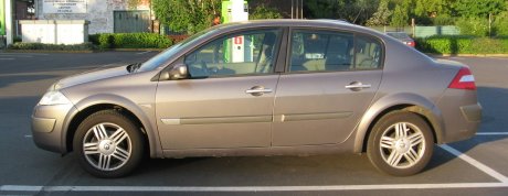 2004 Renault Megane side view