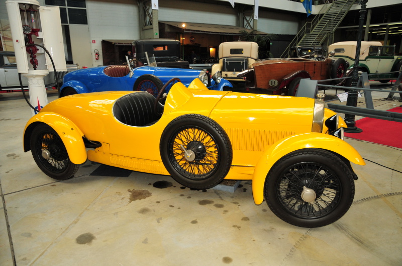 1925 Boat-tailed FN Type 1300
(With a 1928 Bugatti behind)