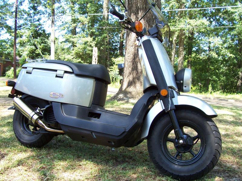 '07 CYamaha C3 Scooter before modded exhaust and new Blue side covers.