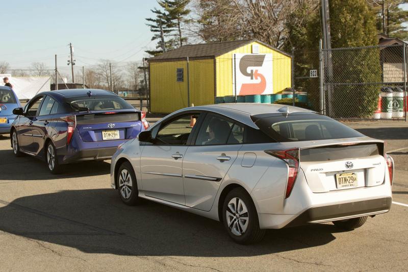 2016 Prius and 2016 Prius