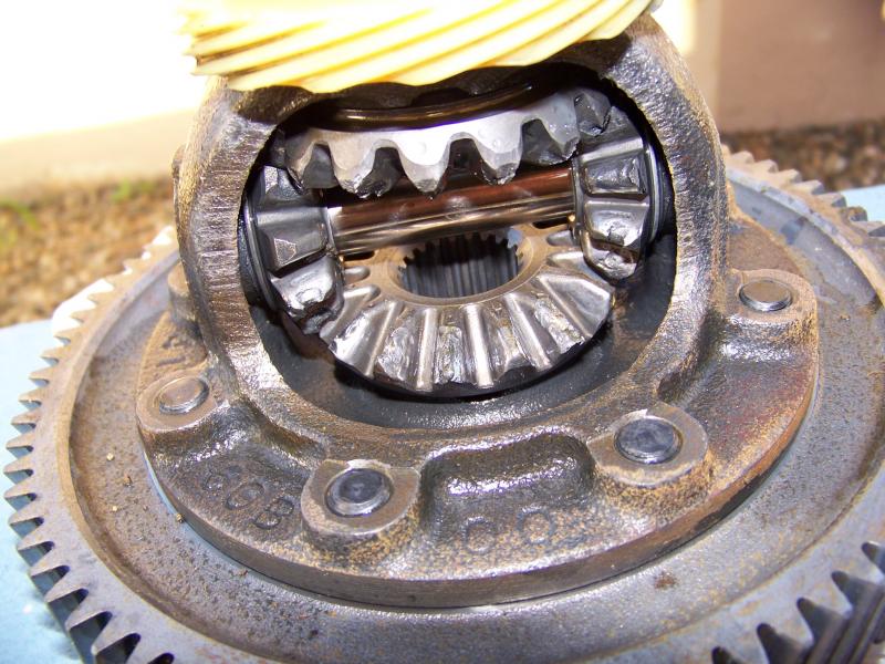 Missing teeth of the satellite gears.