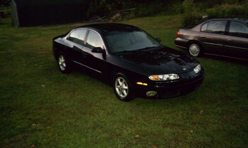 My 01 Oldsmobile Aurora. 3.5l DOHC 4000lb 215hp/230tq EPA: 18 city 28highway. My average is about 29.5 all rural backroad driving 60 miles to and from work. Best tank 34.0mpg