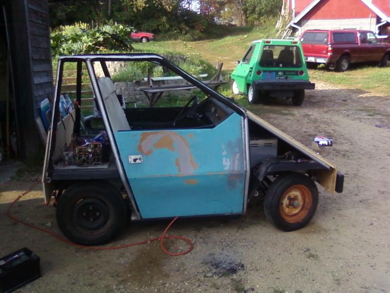 Passenger side, missing fenders and roof.
Commuti-car in background.